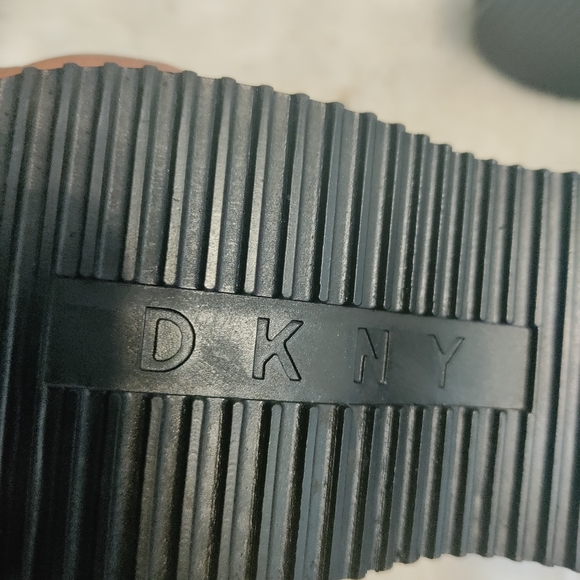 DKNY boots 8m - Picture 3 of 5